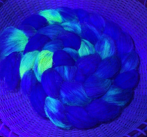 4 oz  Natural Gray Blacklight Reactive Dyed BFL Spinning Fiber -  Get Your Skates On