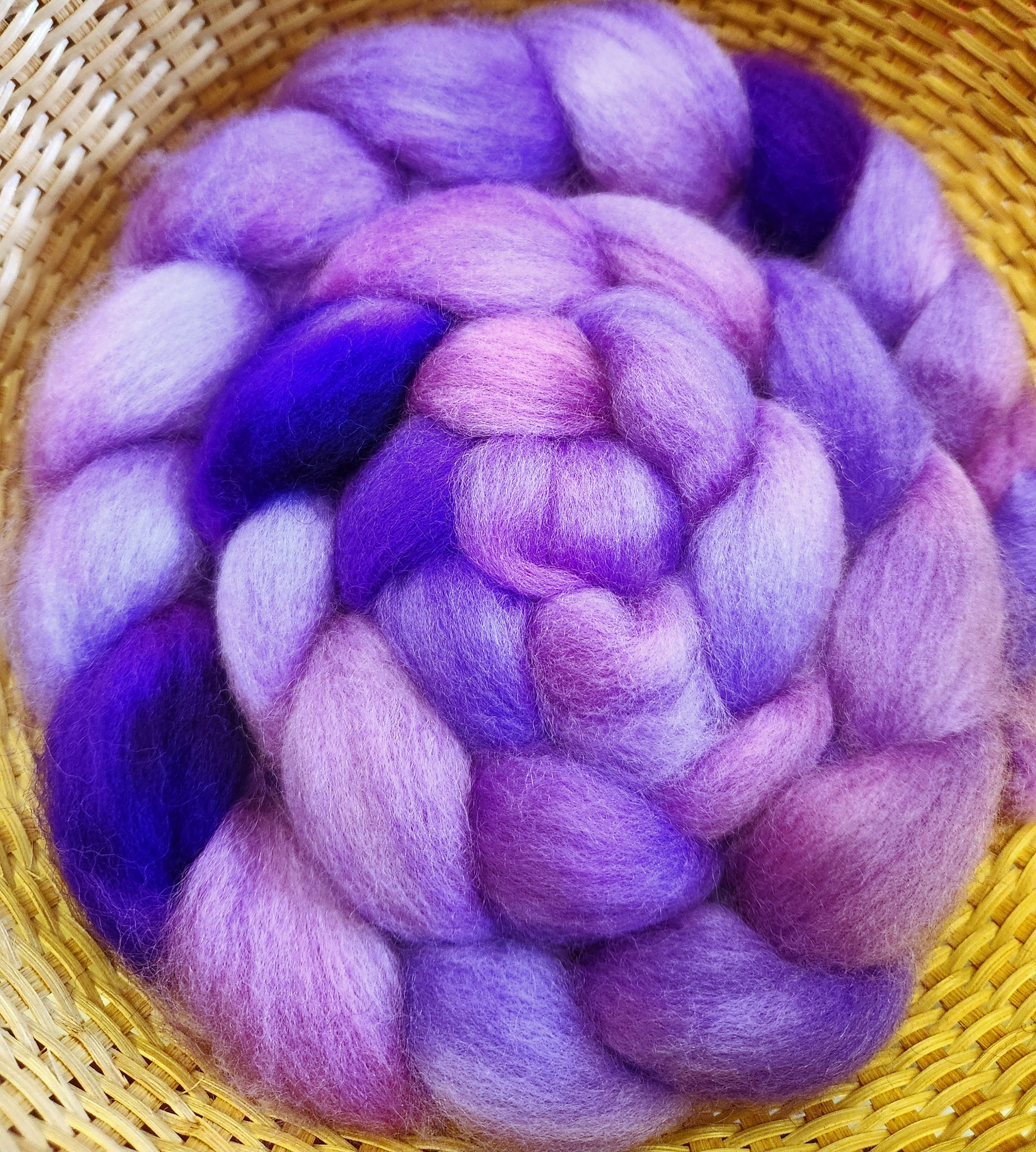 Perendale Wool Spinning Fiber  (blacklight reactive) - Polka